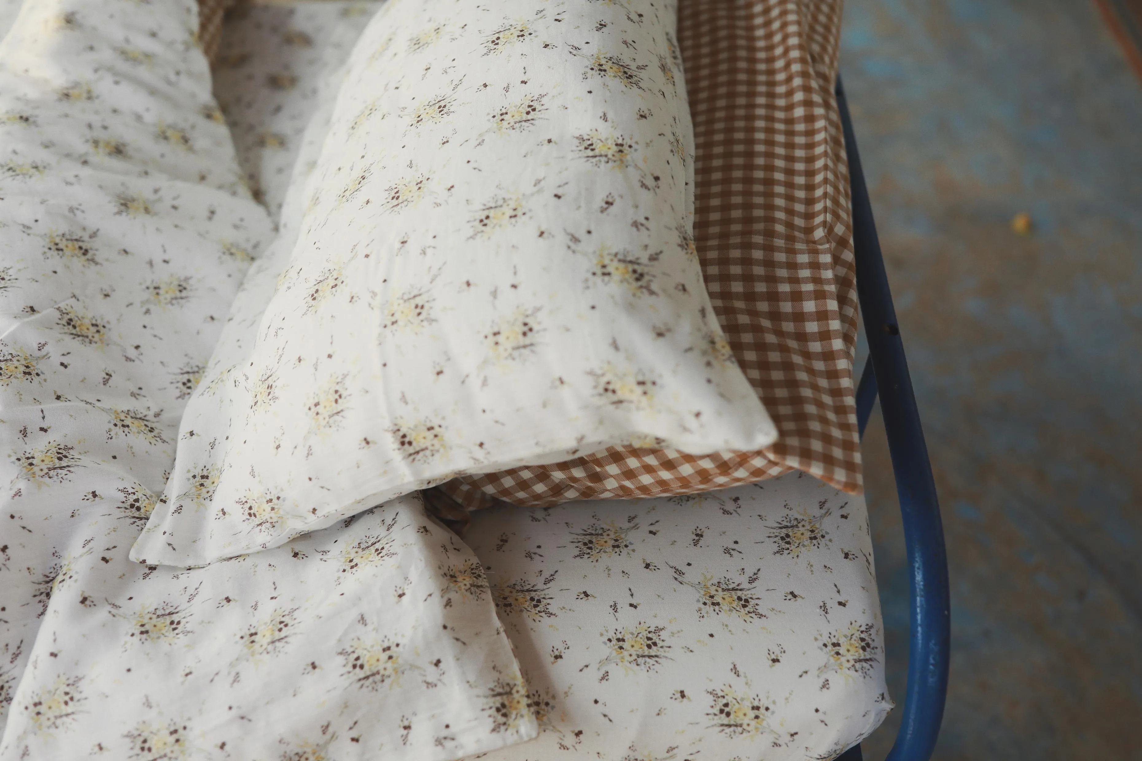 BED SET | CAROB PLAID/VINTAGE FLORAL